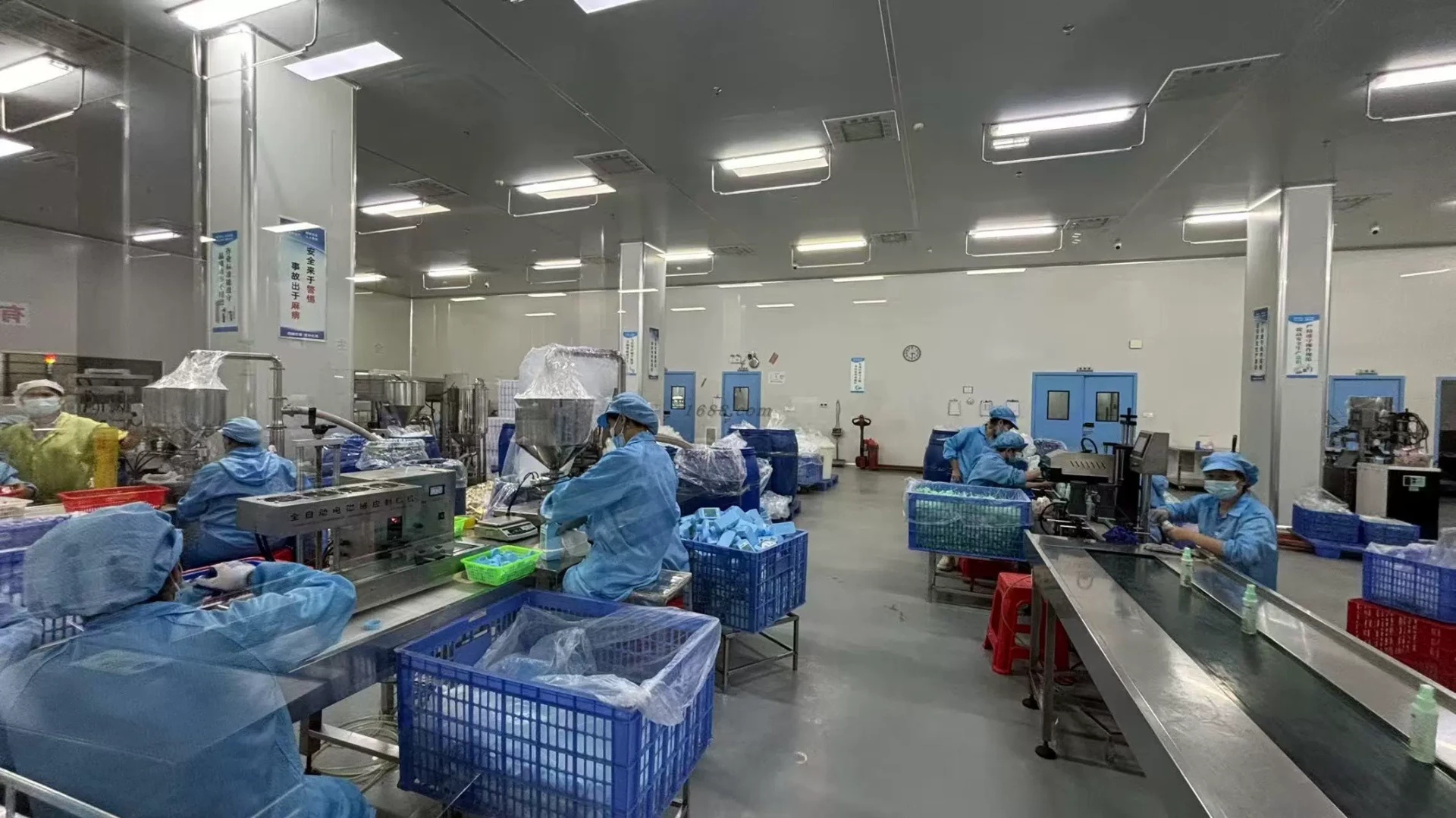 Actual Yihua packing team and workshop